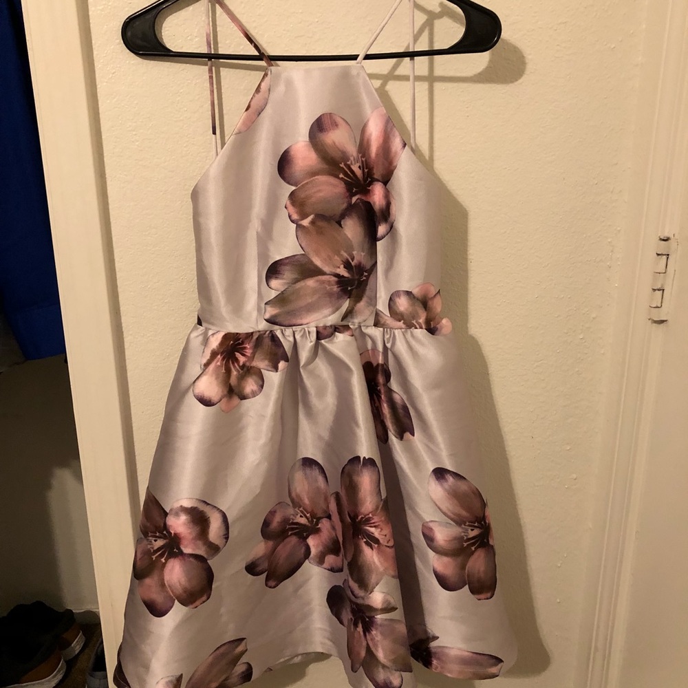 Lulu’s backless formal dress - Picture 5 of 6